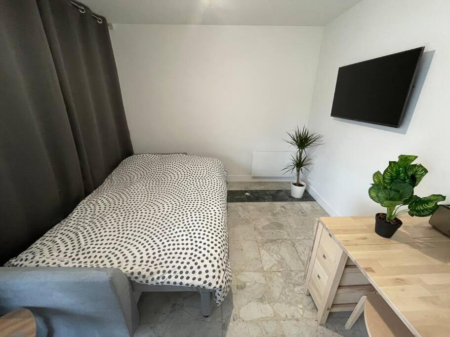 Joli T2, Terrasse Et Jardin, Ideal Pour Familles, A 15 Min De L'Aeroport Roissy Cdg Tremblay-en-France Екстер'єр фото